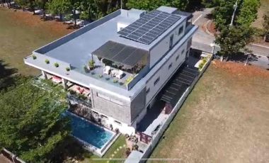 Large modern Fairway Villa in Southwoods