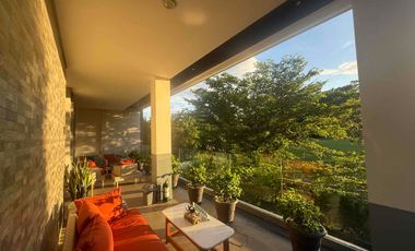 Large modern Fairway Villa in Southwoods