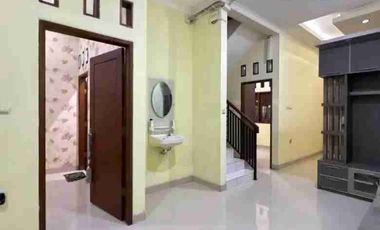 Disewakan Rumah Baru Bebas Banjir Semi Furnished di Pondok Bambu Jakarta Timur
