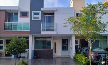 Casa en Venta en Coto Savia Tulipan, Zapopan
