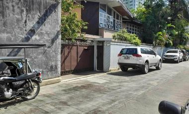 PASAY HOUSE NEAR HARRISON AND ROXAS BLVD