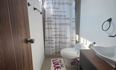 En Venta Casa de 4 Dorm. en Urbanización Uxmal - Manta