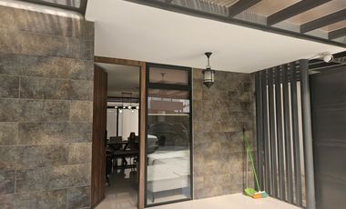 En Venta Casa de 4 Dorm. en Urbanización Uxmal - Manta
