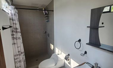 En Venta Casa de 4 Dorm. en Urbanización Uxmal - Manta