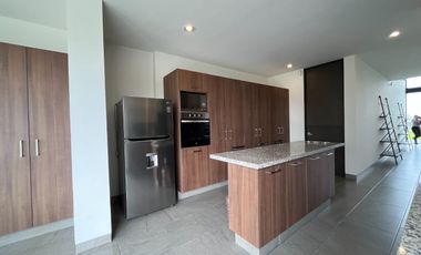 Casa en Renta Amueblada, en El Bosque Country Club