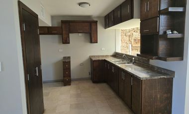 SE RENTA MUY AMPLIA Y BONITA CASA EN FRACC. PRIVADO, AREA VALLE DEL SOL
