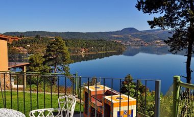 PROPIEDAD CON VISTA AL LAGO DE ZIRAHUÉN EN COPÁNDARO $7,000,000
