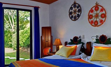 PROPIEDAD CON VISTA AL LAGO DE ZIRAHUÉN EN COPÁNDARO $7,000,000