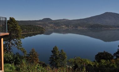 PROPIEDAD CON VISTA AL LAGO DE ZIRAHUÉN EN COPÁNDARO $7,000,000