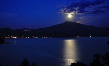 PROPIEDAD CON VISTA AL LAGO DE ZIRAHUÉN EN COPÁNDARO $7,000,000