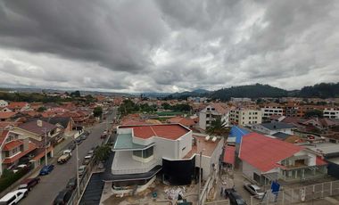 Departamento de venta en cuenca en plena Ave. Paucarbamaba zona estrategica a 100 m de la clinica paucarbamba