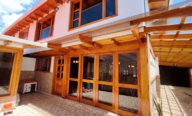 CASA ESQUINERA EN VENTA ESTILO ESPAÑOL, en conjunto cerca de El San Luis Shopping.