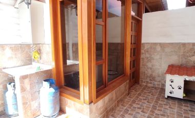 CASA ESQUINERA EN VENTA ESTILO ESPAÑOL, en conjunto cerca de El San Luis Shopping.