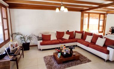 CASA ESQUINERA EN VENTA ESTILO ESPAÑOL, en conjunto cerca de El San Luis Shopping.