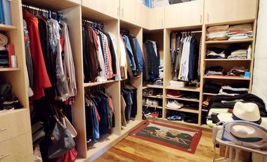 CASA ESQUINERA EN VENTA ESTILO ESPAÑOL, en conjunto cerca de El San Luis Shopping.