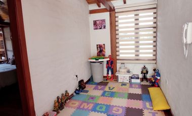 CASA ESQUINERA EN VENTA ESTILO ESPAÑOL, en conjunto cerca de El San Luis Shopping.