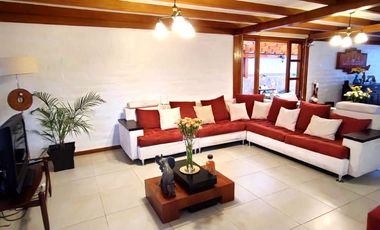 CASA ESQUINERA EN VENTA ESTILO ESPAÑOL, en conjunto cerca de El San Luis Shopping.