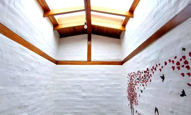 CASA ESQUINERA EN VENTA ESTILO ESPAÑOL, en conjunto cerca de El San Luis Shopping.