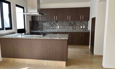 Estrena  como nueva en Los Robles III