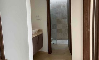 Estrena  como nueva en Los Robles III