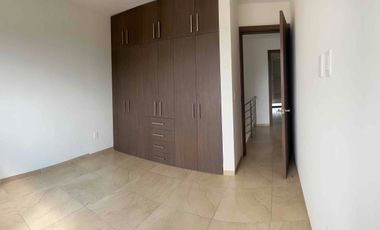 Estrena  como nueva en Los Robles III