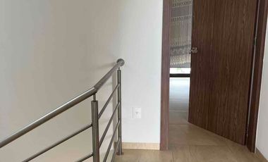 Estrena  como nueva en Los Robles III