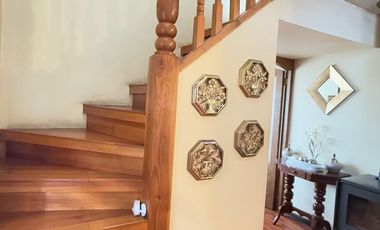 SE VENDE EXCELENTE Y RENOVADA CASA BARRIO LOMAS DE MIRASUR