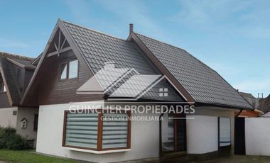 SE VENDE EXCELENTE Y RENOVADA CASA BARRIO LOMAS DE MIRASUR