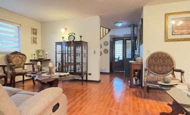 SE VENDE EXCELENTE Y RENOVADA CASA BARRIO LOMAS DE MIRASUR