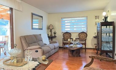 SE VENDE EXCELENTE Y RENOVADA CASA BARRIO LOMAS DE MIRASUR