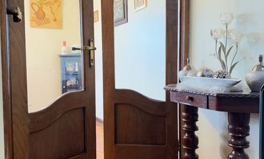 SE VENDE EXCELENTE Y RENOVADA CASA BARRIO LOMAS DE MIRASUR