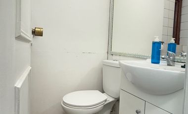 SE VENDE EXCELENTE Y RENOVADA CASA BARRIO LOMAS DE MIRASUR