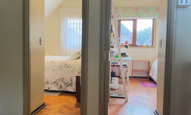 SE VENDE EXCELENTE Y RENOVADA CASA BARRIO LOMAS DE MIRASUR