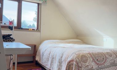 SE VENDE EXCELENTE Y RENOVADA CASA BARRIO LOMAS DE MIRASUR