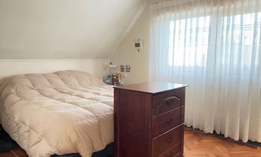 SE VENDE EXCELENTE Y RENOVADA CASA BARRIO LOMAS DE MIRASUR