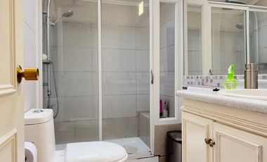 SE VENDE EXCELENTE Y RENOVADA CASA BARRIO LOMAS DE MIRASUR