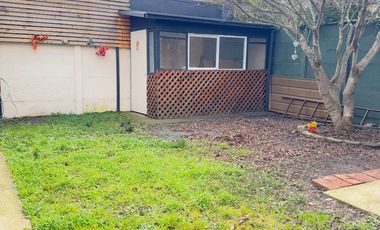 SE VENDE EXCELENTE Y RENOVADA CASA BARRIO LOMAS DE MIRASUR