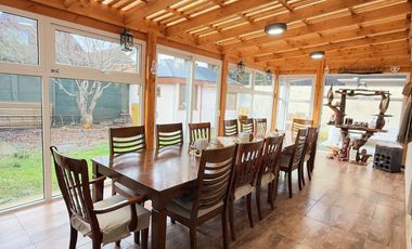 SE VENDE EXCELENTE Y RENOVADA CASA BARRIO LOMAS DE MIRASUR