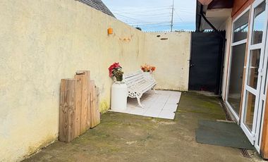 SE VENDE EXCELENTE Y RENOVADA CASA BARRIO LOMAS DE MIRASUR