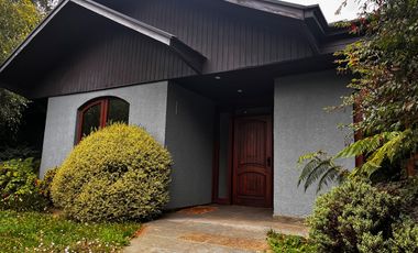 Casa dos pisos sector Pilauco