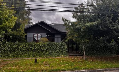 Casa dos pisos sector Pilauco