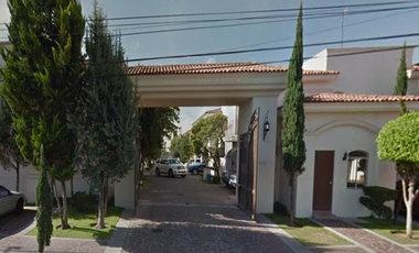 VENTA DE HERMOSA CASA EN FRACCIONAMIENTO PROVIDENCIA EN ZAPOPAN