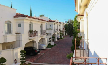 VENTA DE HERMOSA CASA EN FRACCIONAMIENTO PROVIDENCIA EN ZAPOPAN
