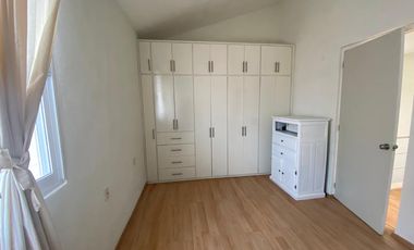 Casa Amueblada en Renta – Cañadas del Bosque Ubicación: Fraccionamiento privado con vigilancia, áreas verdes, juegos infantiles y canchas deportivas.