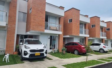VENDO LINDA CASA EN CERRITOS RESERVAS DEL CAMPO