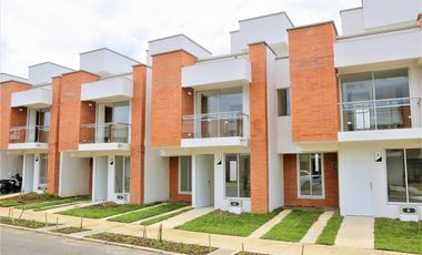 VENDO LINDA CASA EN CERRITOS RESERVAS DEL CAMPO
