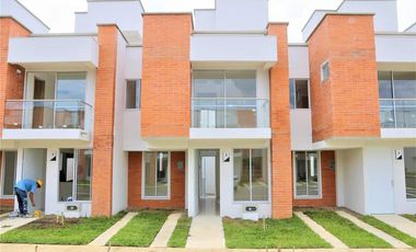 VENDO LINDA CASA EN CERRITOS RESERVAS DEL CAMPO