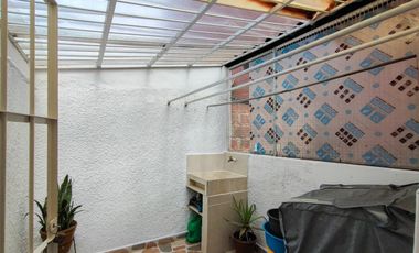 VENDO CASA DUPLEX REMODELADA EN LA POLAMA EN ENVIGADO