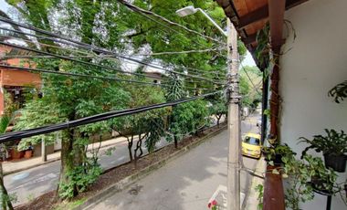 VENDO CASA DUPLEX REMODELADA EN LA POLAMA EN ENVIGADO