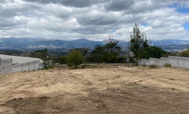 Venta de Terreno de 1470m con Cerramiento en Nayon,Tamboloma, Quito , Ecuador.